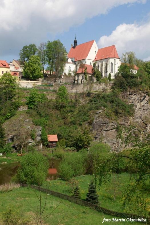 Domecek Ve Dvore