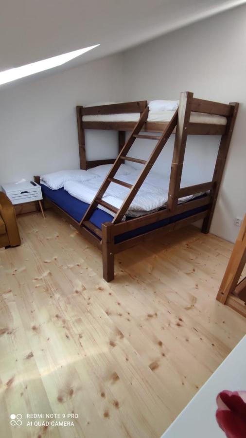 Domecek Ve Dvore Apartment *